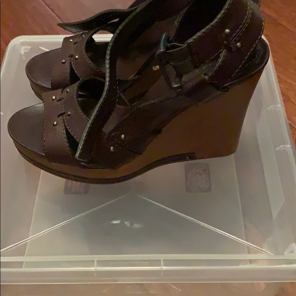 Chloe Wedges - Picture 2 of 8